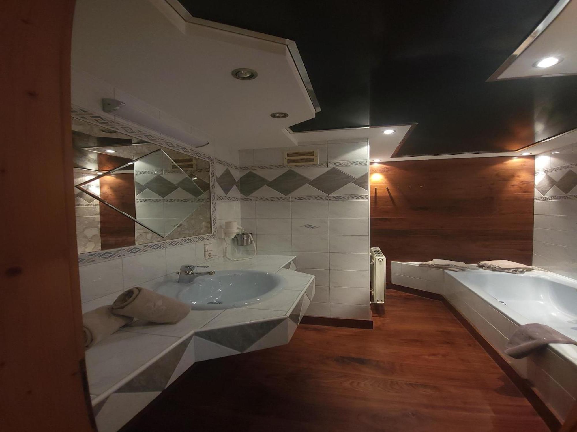 Apartment In Neukirchen With A Balcony Neukirchen am Großvenediger エクステリア 写真